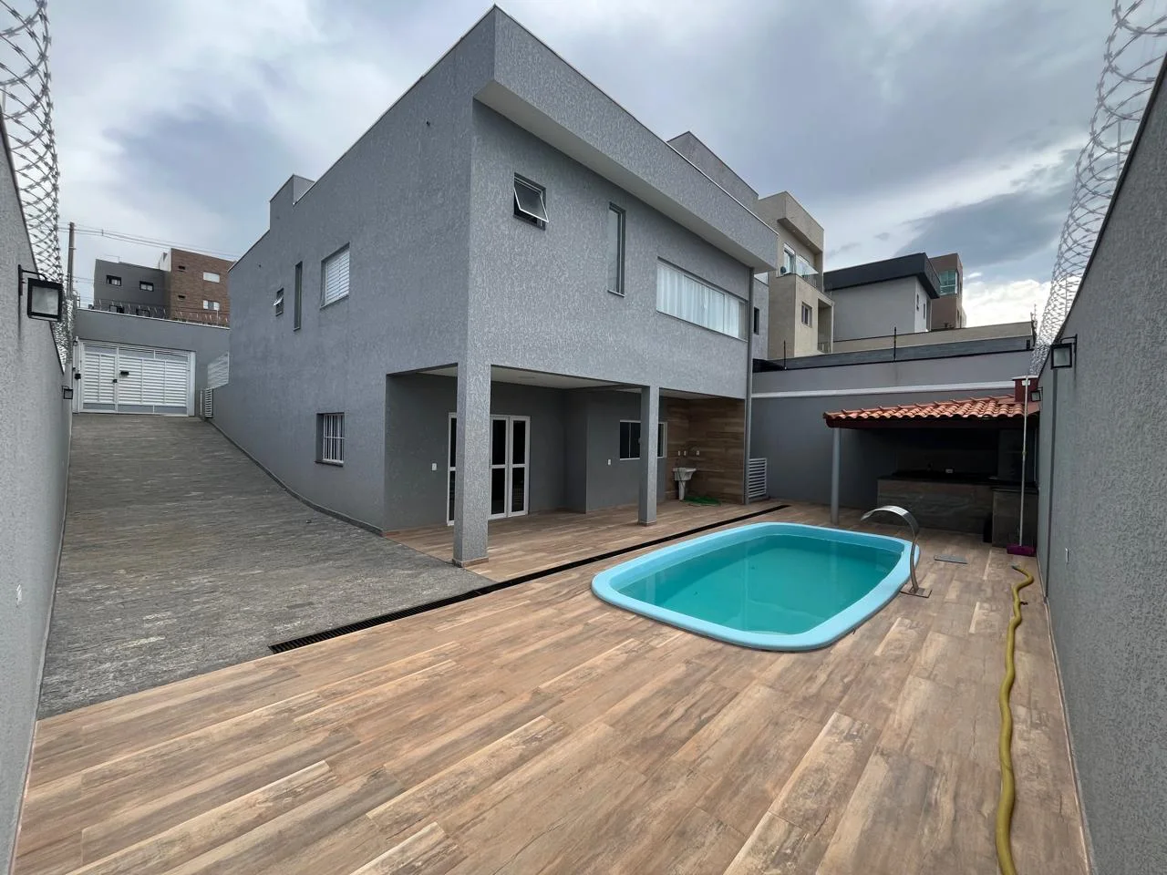 Linda casa no Portal dos Ipês 3