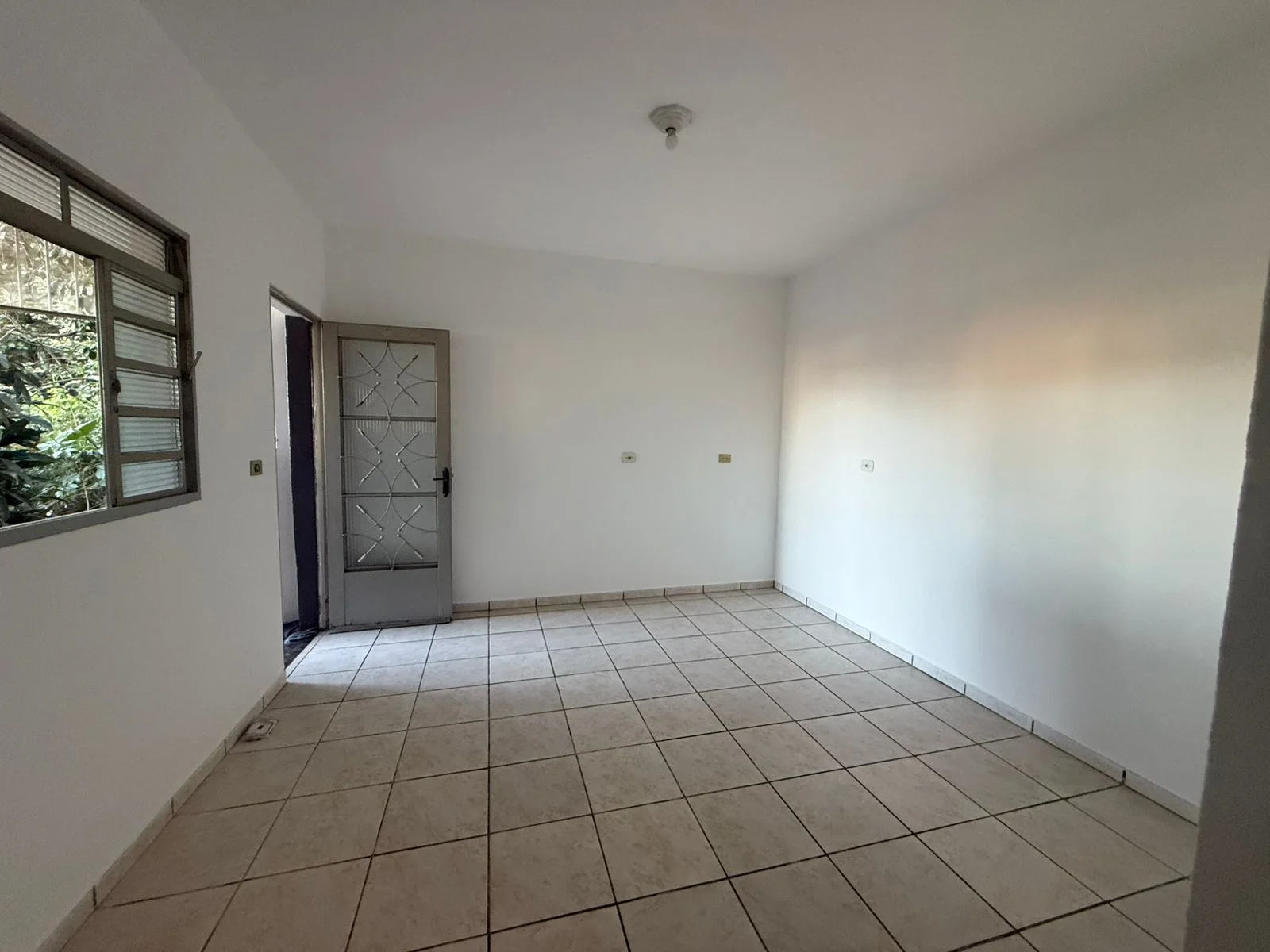 Casa para locação em Jordanésia